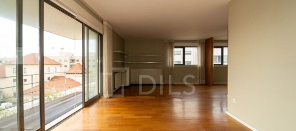 Dúplex de 4 dormitorios en Matosinhos, Portugal No. 127689 3