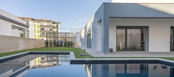 4 bedrooms House in Sesimbra, Portugal No. 24325 17