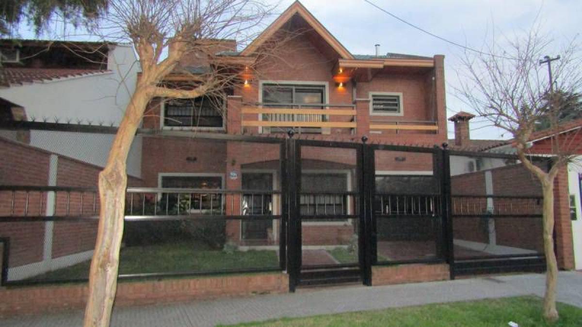3 bedrooms House in Quilmes, Argentina No. 1311