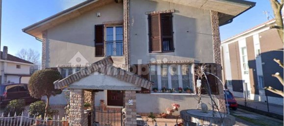 5 rooms Apartment in Rimini, Italy No. 11465 4