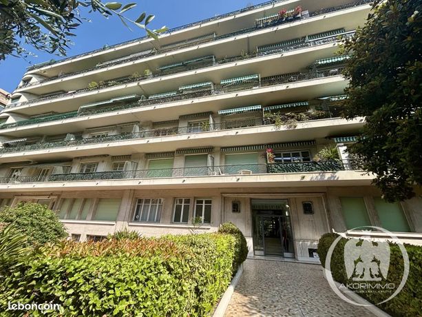 3 bedrooms Apartment in Nice, France No. 305979