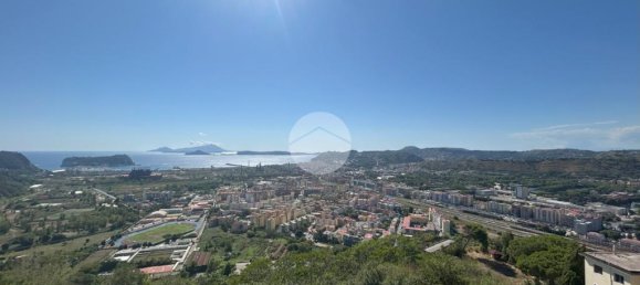 3 bedrooms Apartment in Naples, Italy No. 283731 2