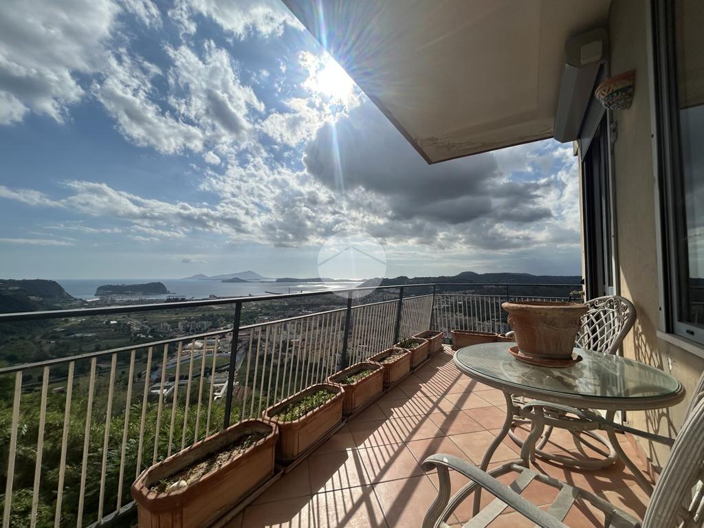 3 bedrooms Apartment in Naples, Italy No. 283731