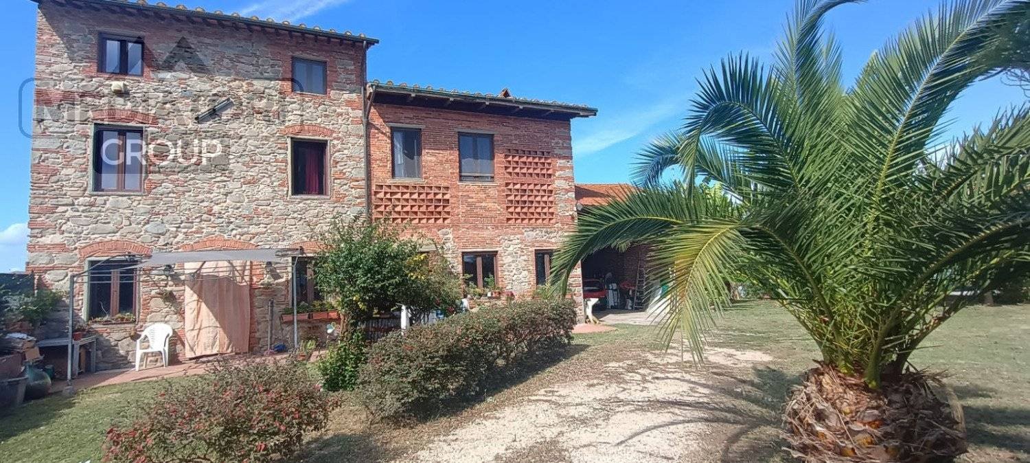 4 bedrooms Villa in Porcari, Italy No. 325580