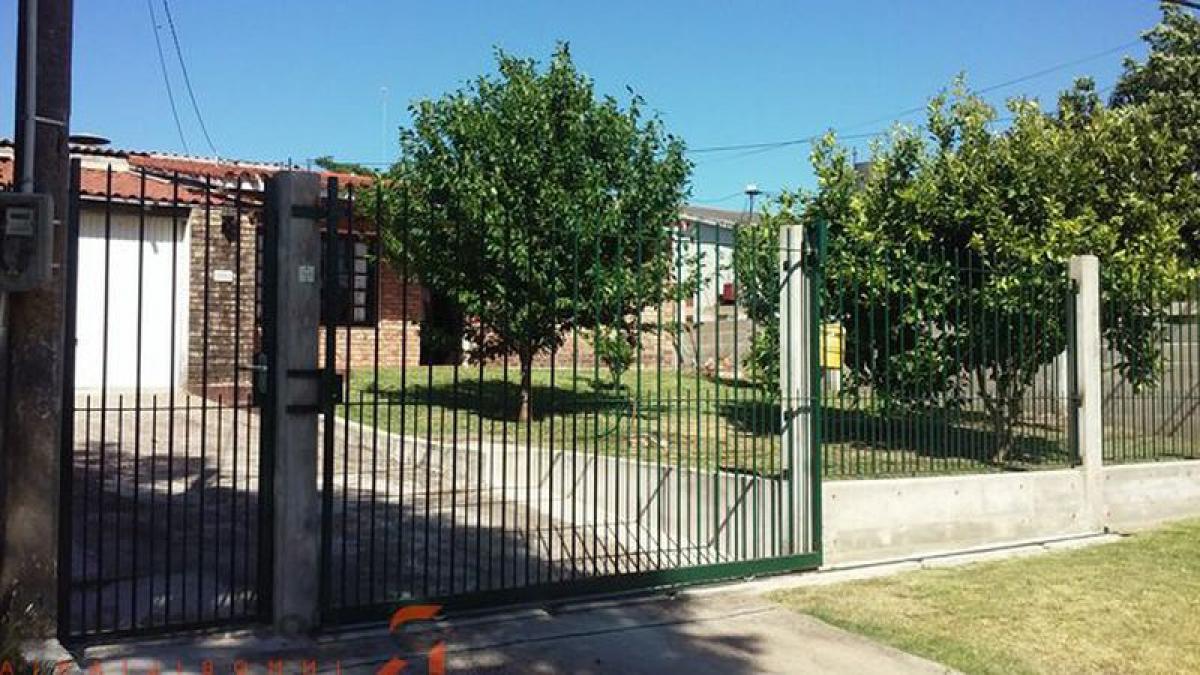 2 bedrooms House in Montevideo, Uruguay No. 9848