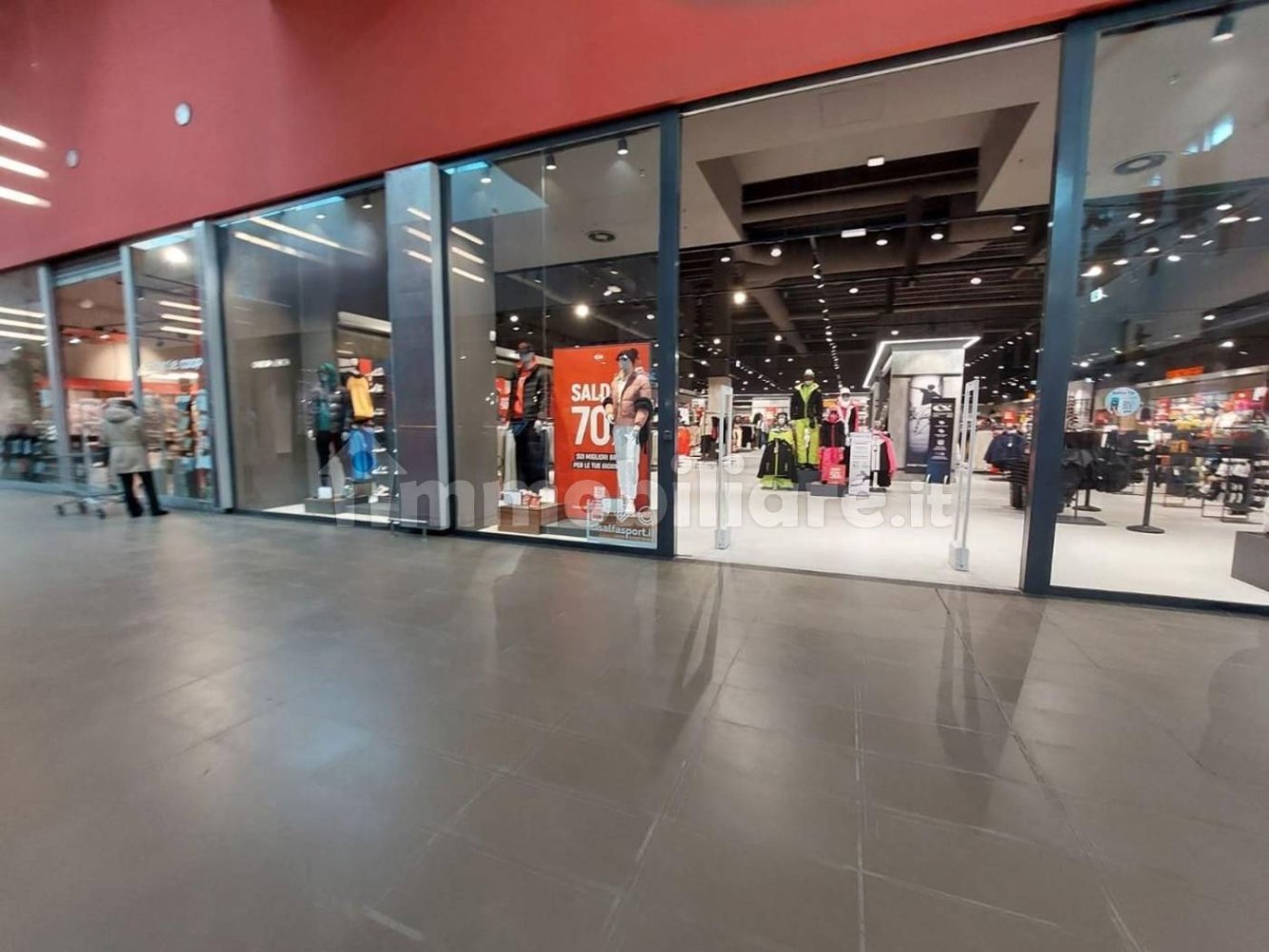 Gewerbliche Immobilie in Piacenza, Italy 1363m², Nr. 315832