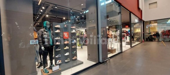 Gewerbliche Immobilie in Piacenza, Italy 1363m², Nr. 315832 9