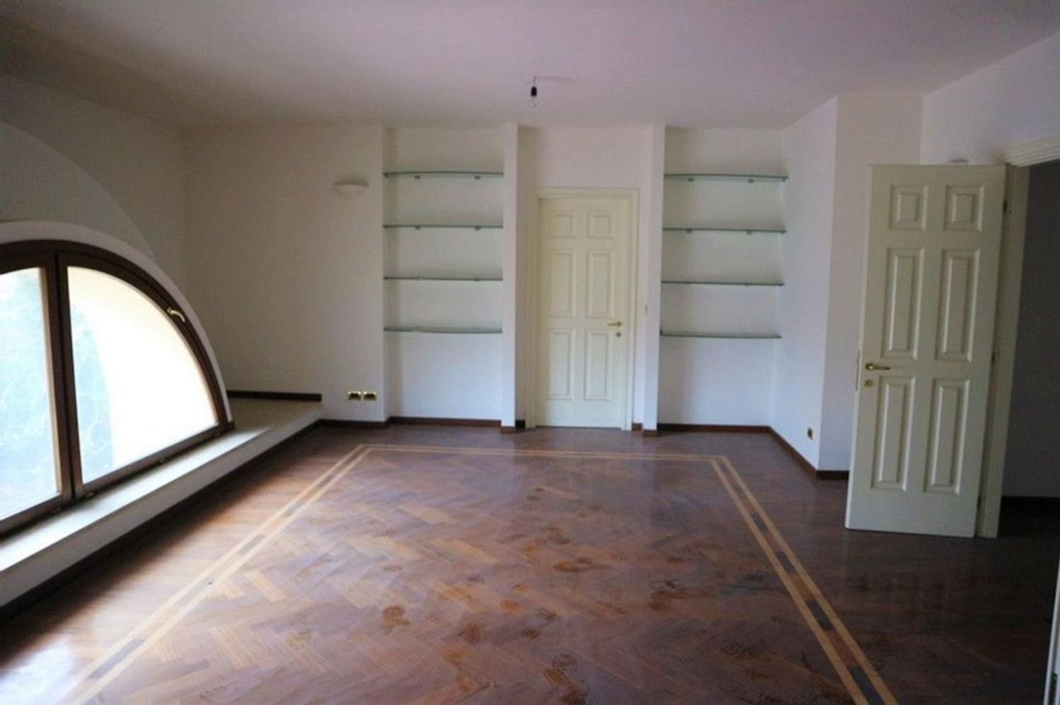 326m² Office in Terni, Italy No. 71483