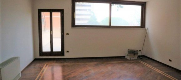 326m² Office in Terni, Italy No. 71483 3