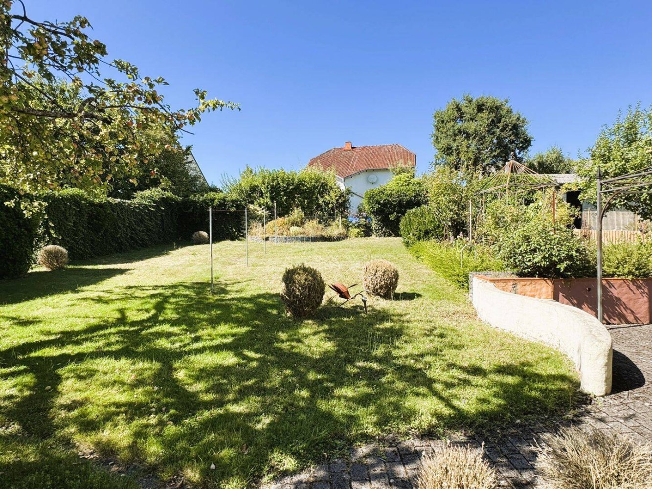 7 rooms Townhouse in Lahn-Dill, Germany No. 284975