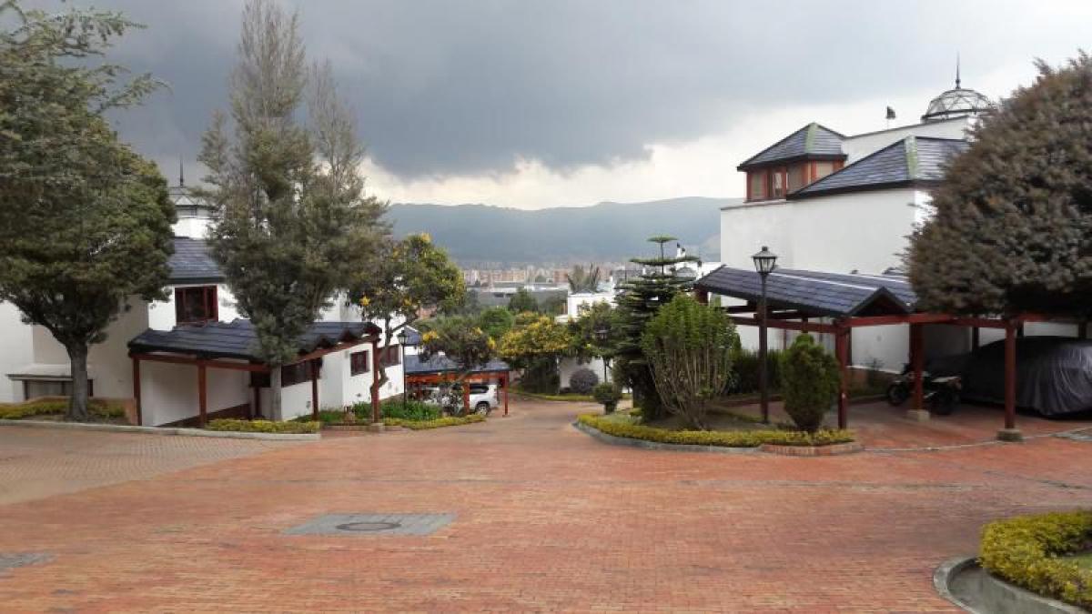 3 bedrooms House in Bogota, Colombia No. 13426