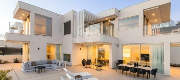 5 bedrooms Villa in Adeje, Spain No. 16354 2