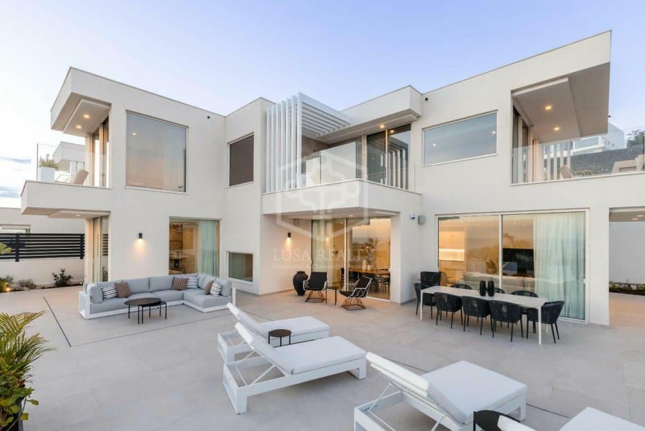 5 bedrooms Villa in Adeje, Spain No. 16354