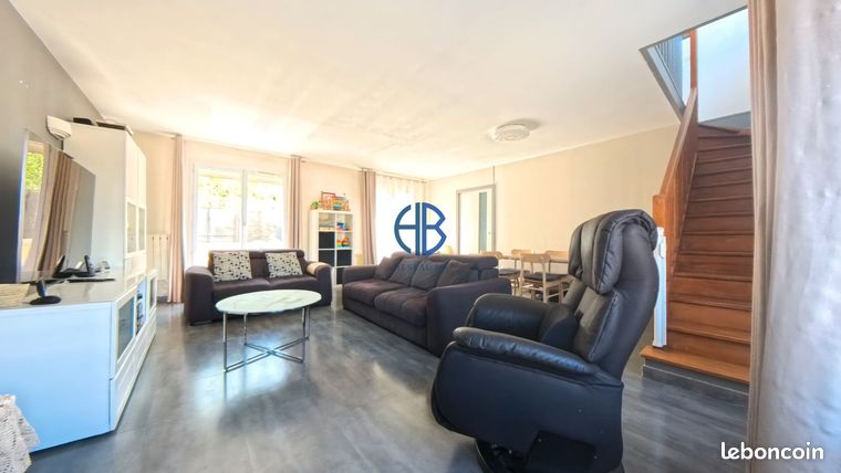 3 chambres Duplex à Stains, France No. 360072