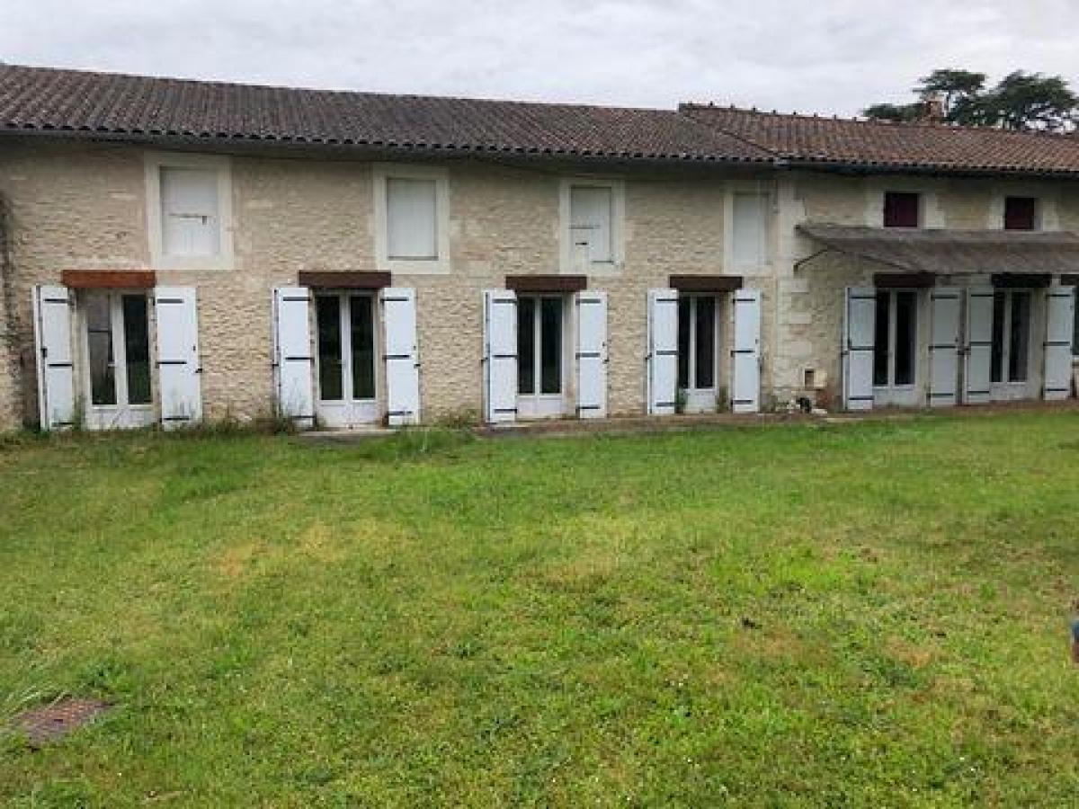 4 bedrooms House in Perigueux, France No. 10694