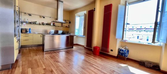 Ático de 3 dormitorios en Lucca, Italy No. 77769 6