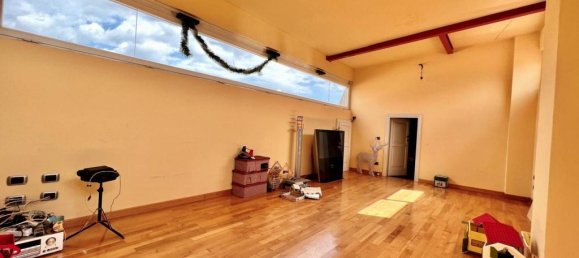 Ático de 3 dormitorios en Lucca, Italy No. 77769 8