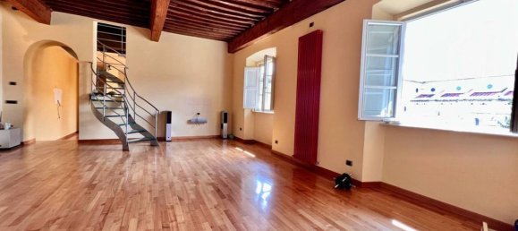 Ático de 3 dormitorios en Lucca, Italy No. 77769 4