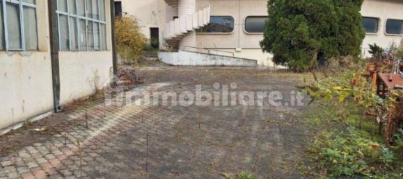 Склад с 5 комнатами в Лумедзане, Италия № 6467 21