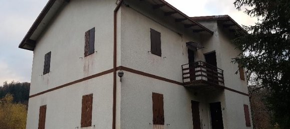 8 rooms Apartment in Montese, Italy No. 236192 3