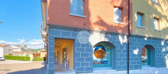 129m² Commercial property in Caprino Veronese, Italy No. 293459 3