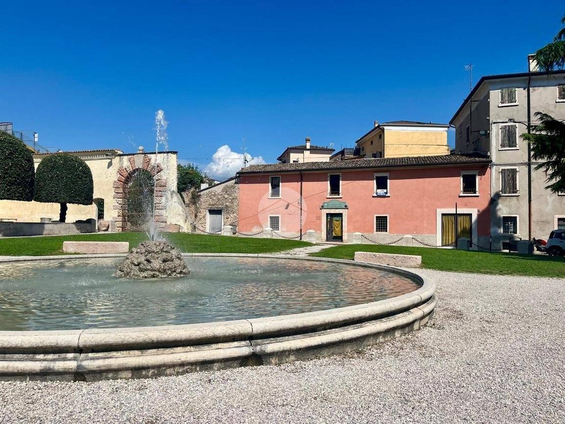 129m² Commercial property in Caprino Veronese, Italy No. 293459