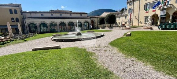 129m² Commercial property in Caprino Veronese, Italy No. 293459 9