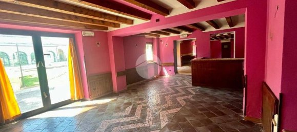 129m² Commercial property in Caprino Veronese, Italy No. 293459 10