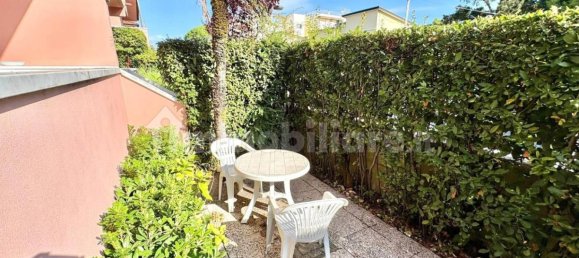 2 bedrooms House in Massa, Italy No. 355246 2