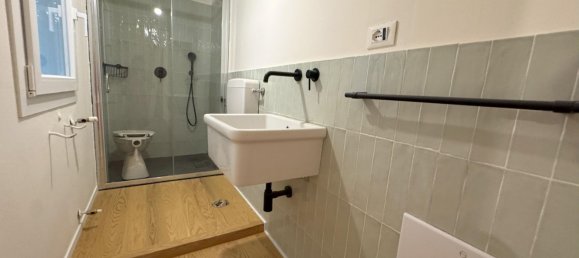 3 bedrooms Apartment in Bologna, Italy No. 376793 16