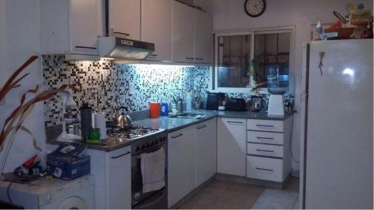 2 bedrooms House in Moron, Argentina No. 13045