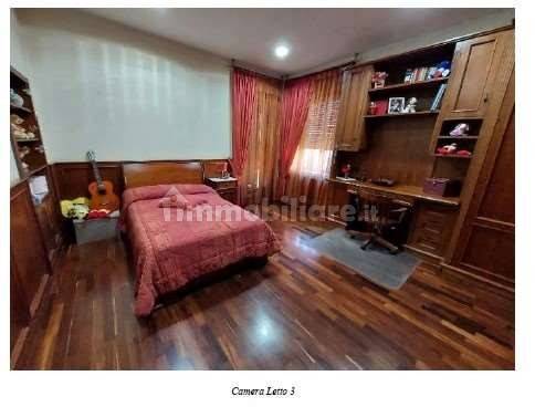 5 rooms Apartment in Giugliano in Campania, Italy No. 375575