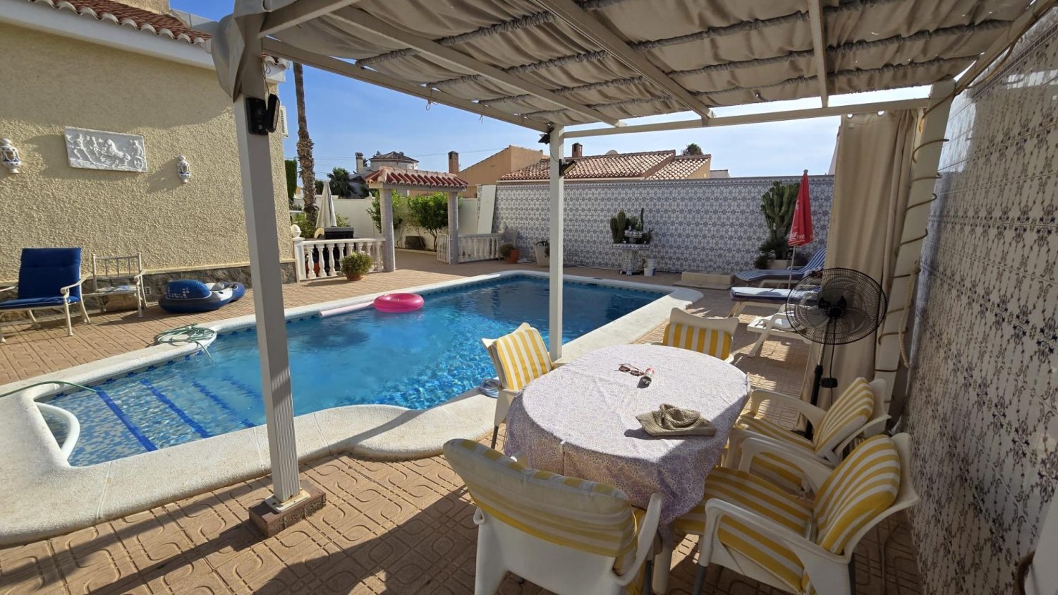 3 Schlafzimmer Villa in Torrevieja, Spain, Nr. 140900