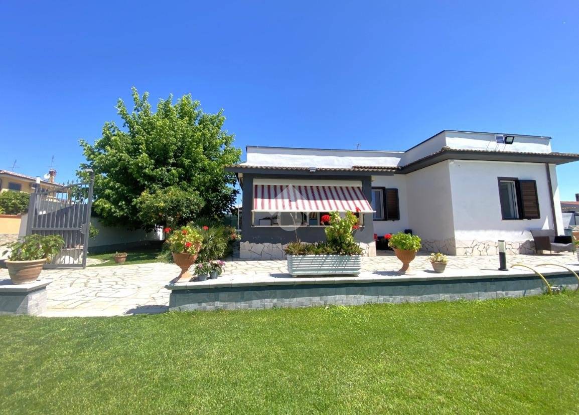 3 bedrooms Villa in Anzio, Italy No. 47713