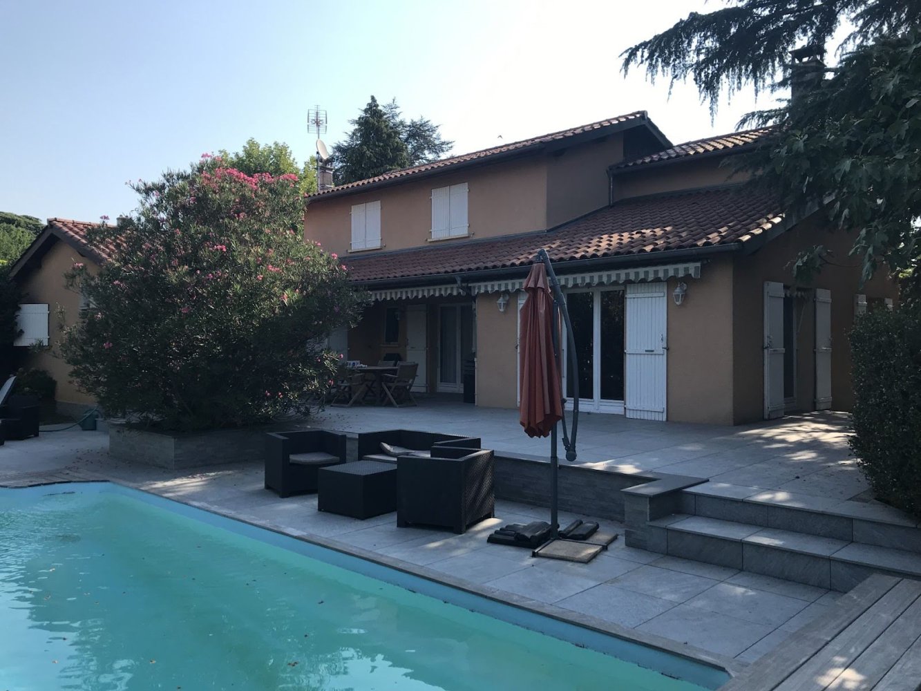 Casa de 4 dormitorios en Genas, France No. 200399