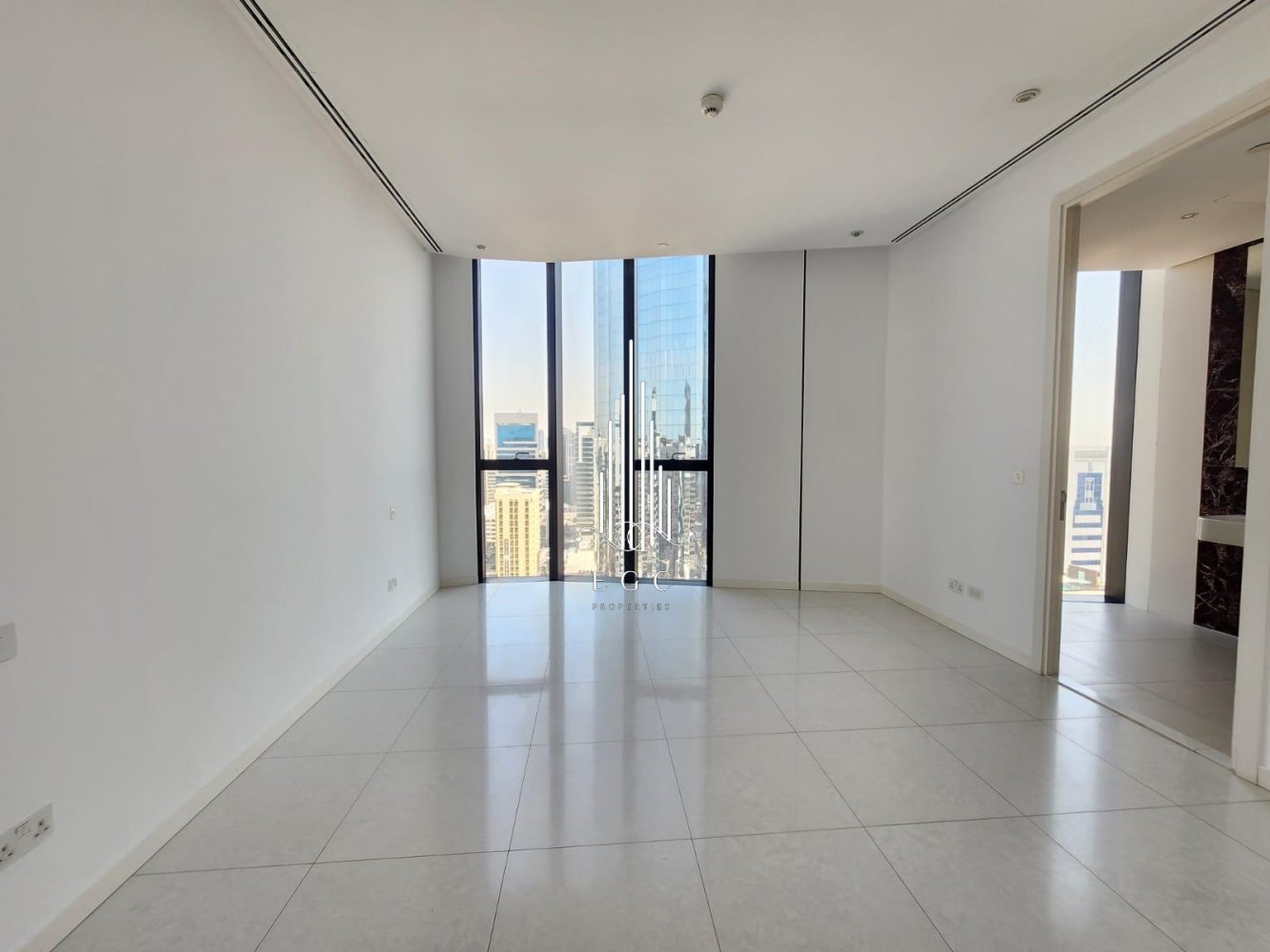 4 bedrooms Apartment in Corniche Road, UAE No. 40240