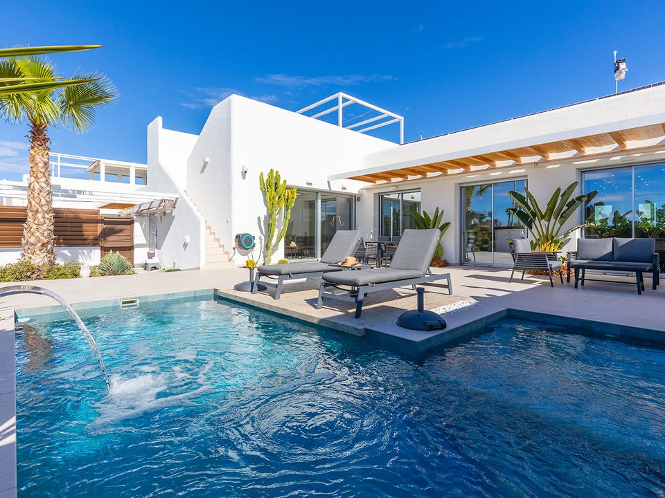 Villa de 3 dormitorios en Los Montesinos, Spain No. 154648