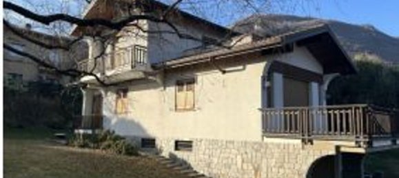 7-salle Appartement à Erba, Italy No. 8397 5