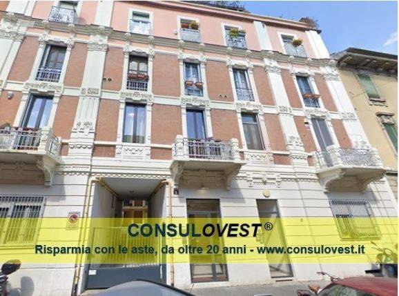 85m² Warehouse in Milan, Italy No. 270209