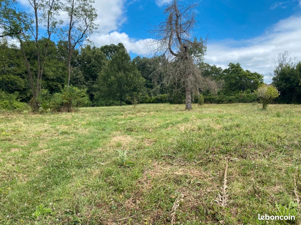 787m² Land in Prignac-et-Marcamps, France No. 287739