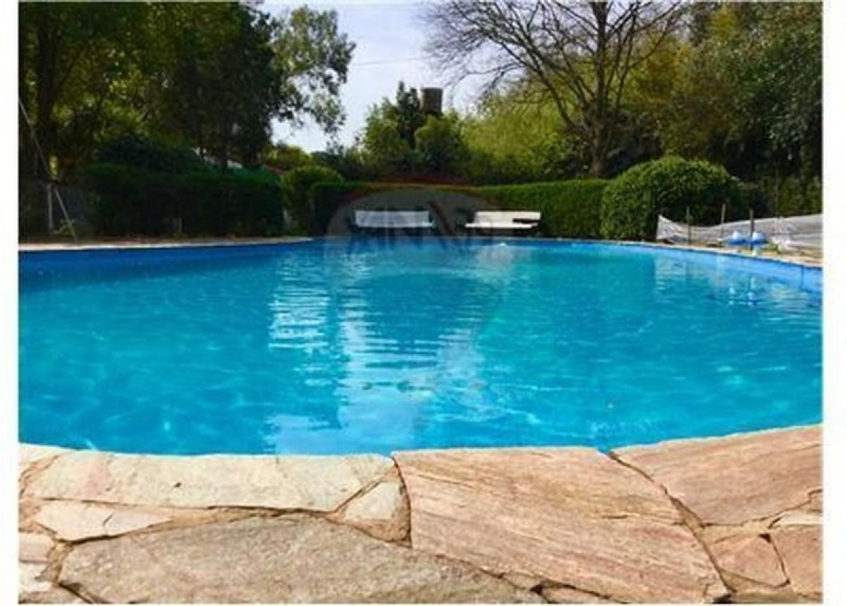 4 bedrooms Farm in Escobar, Argentina No. 48622