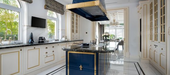 8 bedrooms Villa in Palm Jumeirah, UAE No. 13 3