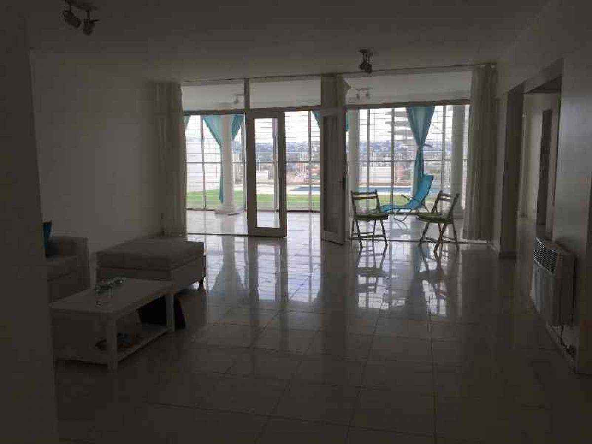 4 bedrooms House in Cordoba, Argentina No. 2704