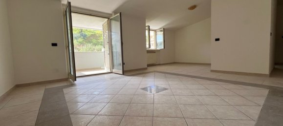 Квартира с 3 комнатами в Монтальто Уффуго, Италия № 183866 3