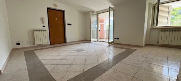 Квартира с 3 комнатами в Монтальто Уффуго, Италия № 183866 2