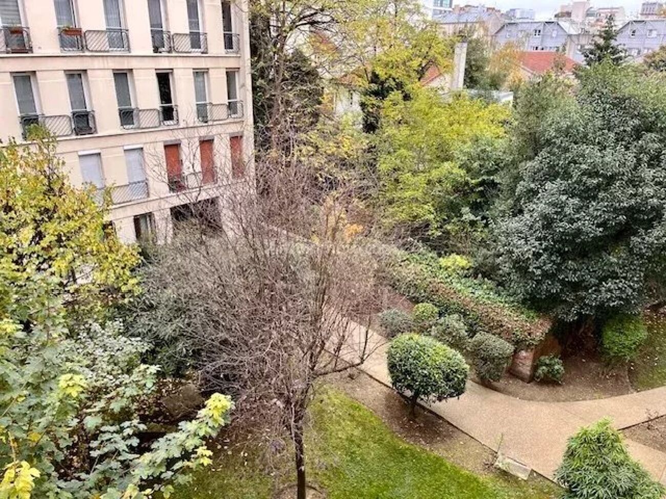3 rooms Apartment in Montreuil, France No. 168894