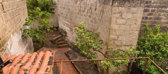 5 bedrooms House in Marzano Appio, Italy No. 325648 8