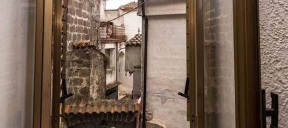 5 bedrooms House in Marzano Appio, Italy No. 325648 7