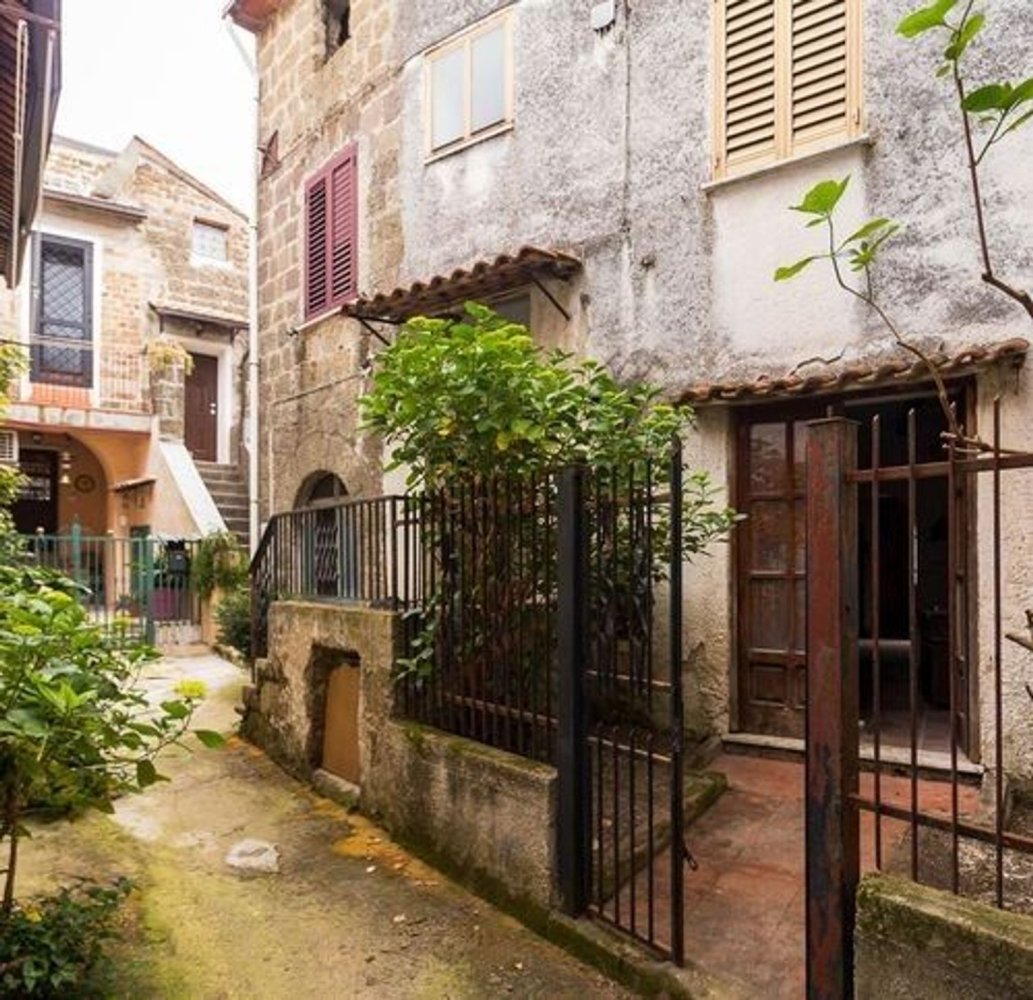 5 bedrooms House in Marzano Appio, Italy No. 325648