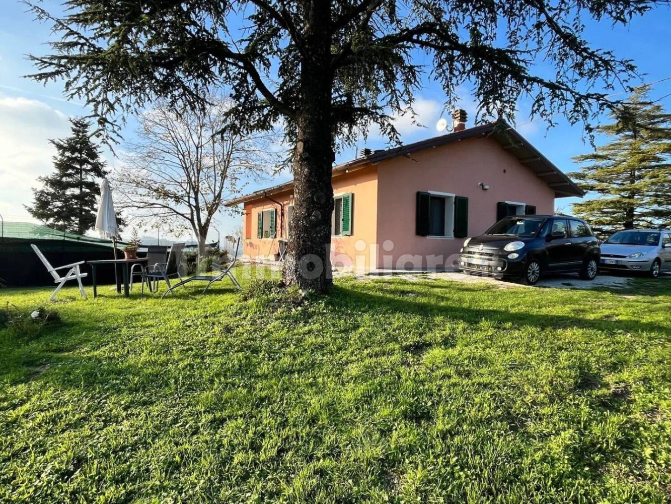 2 bedrooms Villa in Urbino, Italy No. 69785